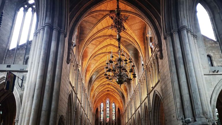 the nave of Southwark Cathedral showing the vaulted ceiling